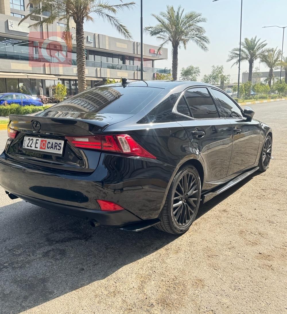 Lexus IS